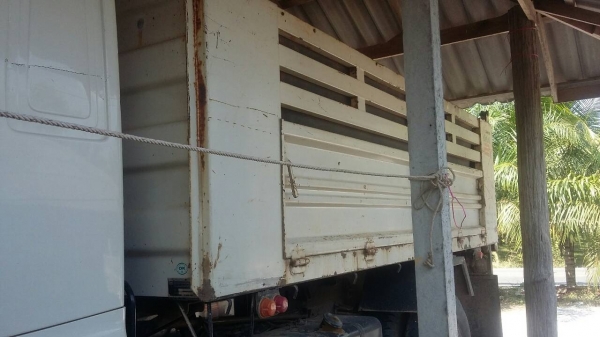 รถฮีโน่ 6 ล้อดั้ม  FC8J  220 แรงม้า. ปี 53  สนใจติดต่อ 081 - 6079515