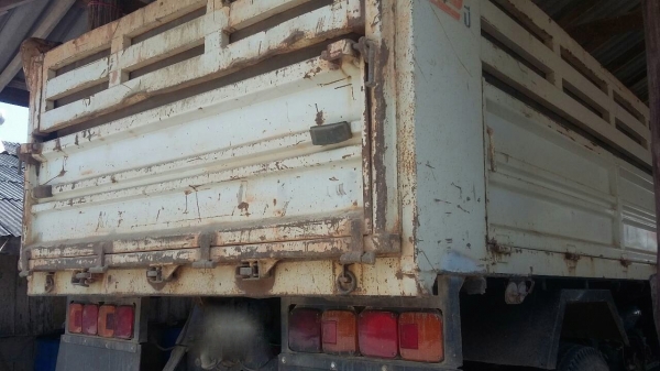 รถฮีโน่ 6 ล้อดั้ม  FC8J  220 แรงม้า. ปี 53  สนใจติดต่อ 081 - 6079515