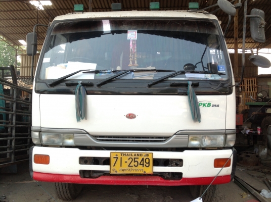 NISSAN หกล้อ ติดเฮี้ยบ