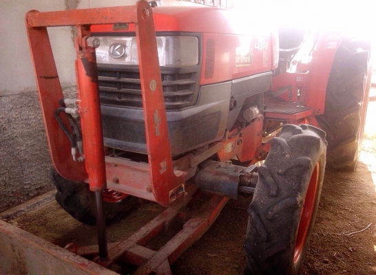 KUBOTA L4508 - 2 เพลา เครื่องแน่นดีแรงดีใช้งาน 1,569 ชม. อุปกรณ์พร้อม มีใบดันหน้า ผานพรวน 6 ช่วงล่างแน่นดี เกียร์เดินหน้าถอยหลังเข้าง่ายไม่มีปัญหา ยางสภาพดี 60\% พร้ิมใช้งาน เอกสารทะเบียนครบ ราคาต่อรองได้ครับ