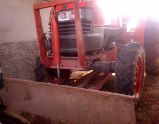 KUBOTA L4508 - 2 เพลา เครื่องแน่นดีแรงดีใช้งาน 1,569 ชม. อุปกรณ์พร้อม มีใบดันหน้า ผานพรวน 6 ช่วงล่างแน่นดี เกียร์เดินหน้าถอยหลังเข้าง่ายไม่มีปัญหา ยางสภาพดี 60\% พร้ิมใช้งาน เอกสารทะเบียนครบ ราคาต่อรองได้ครับ