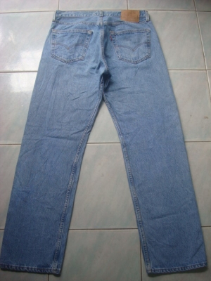 รหัส0695 ยีนส์Levi's 501 ผ้าทราย ของแท้ มือสอง เอว 34 ยาว 29 made in usa