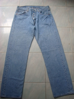 รหัส0695 ยีนส์Levi's 501 ผ้าทราย ของแท้ มือสอง เอว 34 ยาว 29 made in usa
