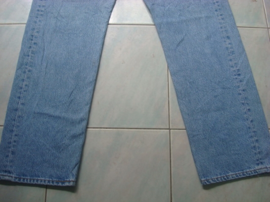 รหัส0695 ยีนส์Levi's 501 ผ้าทราย ของแท้ มือสอง เอว 34 ยาว 29 made in usa