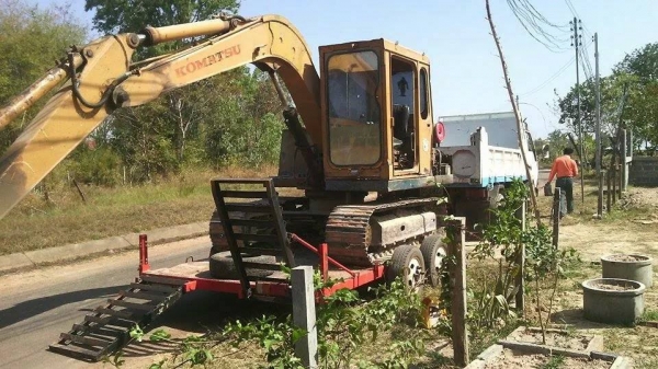 ขายด่วยรถ บรรทุก 6 ล้อดั้มพ์ พร้อม รถ แม็คโค pc60-3 + หางลาก