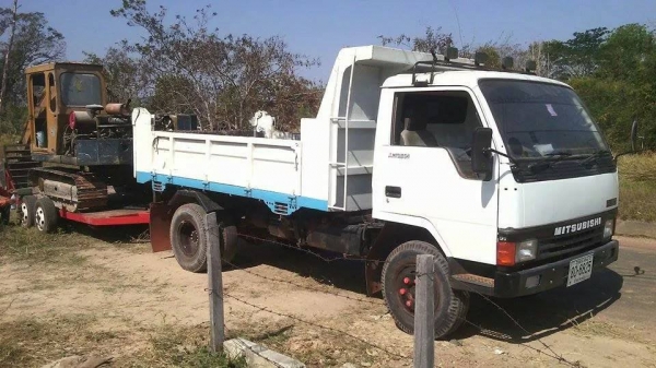 ขายด่วยรถ บรรทุก 6 ล้อดั้มพ์ พร้อม รถ แม็คโค pc60-3 + หางลาก