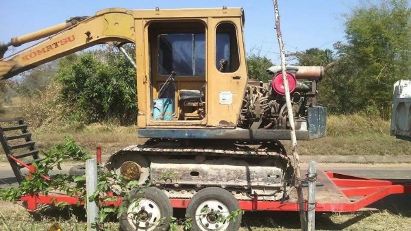 ขายด่วยรถ บรรทุก 6 ล้อดั้มพ์ พร้อม รถ แม็คโค pc60-3 + หางลาก