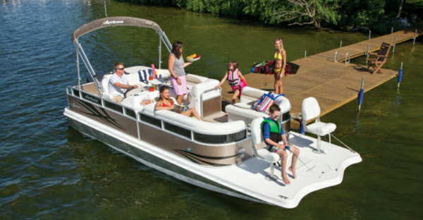 ตัวแทนจำหน่ายเรือ Hurricane และ Rinker จาก USA