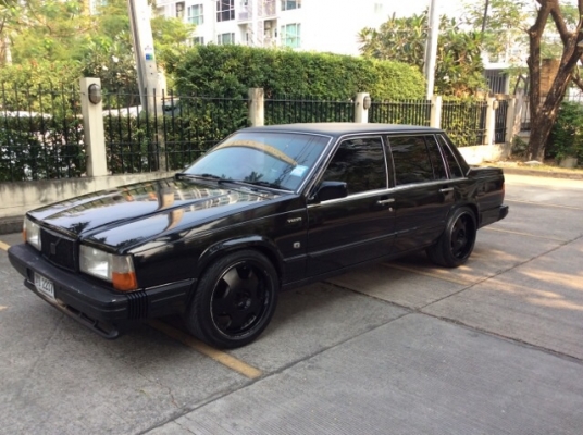 ขายรถวอลโว่740 ปี89 เครื่อง 1J หัวฉีด เกียร์ออโต้ ติดแก๊สLPG เพาเวอร์ กระจกไฟฟ้า ภายในเบาะหนัง แอร์เย็น เกจ์วัด3ตัว ตัวถังสีเต็มเงามีริ้วรอย แม็ก18" รถขับได้เลยครับ พร้อมใช้ ขายถูกครับ