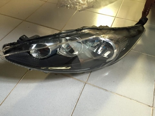 ไฟหน้า ฟอร์ด เฟียสต้า