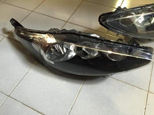 ไฟหน้า ฟอร์ด เฟียสต้า