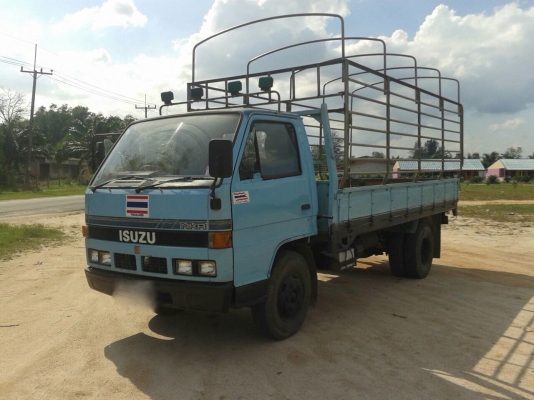 รถอีซูซุ 6 ล้อ รั้ว ( ไม่ดั้ม )  NKR 110 แรงม้า. ปี 36  สนใจติดต่อ 081 - 6079515
