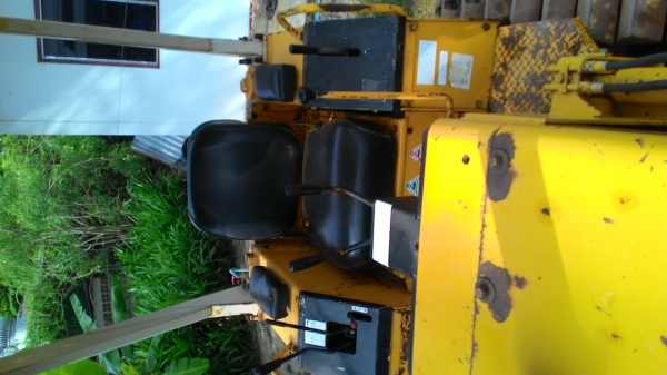 ขายด่วน รถดันดิน KOMATSU   D20P  รถสวยสภาพดี พร้อมใช้งาน ชั่วโมงการทำงานน้อย