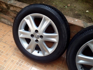 ล้อแม็กซ์ 2 วง ขอบ 16 ยางBrigedstone ดอกลึก PCD 4รู 100 ตจว ส่งได้ -ล้อแม็กซ์ 2 วง ขอบ 16 ยางBrigedstone ดอกลึก PCD 4รู 100 ตจว ส่งได้ ล้อล่ะ 1800 บาท พร้อมยาง เอา 2 วง ลดได้