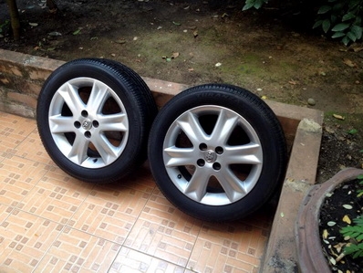 ล้อแม็กซ์ 2 วง ขอบ 16 ยางBrigedstone ดอกลึก PCD 4รู 100 ตจว ส่งได้ -ล้อแม็กซ์ 2 วง ขอบ 16 ยางBrigedstone ดอกลึก PCD 4รู 100 ตจว ส่งได้ ล้อล่ะ 1800 บาท พร้อมยาง เอา 2 วง ลดได้