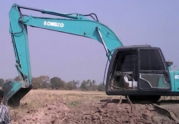 KOBELCO MARK III SK 200 รถบอดี้สวยพร้อมทำงานได้เลยครับ เอกสารเล่มทะเบียนครบ เครื่องเดิมปั๊มเดิมทำงานไม่โหลดเลยครับ ภายในเก๋งสะอาดสวย ไฟฟ้าตัด ภายนอกบูมอาร์มสวยๆ ช่วงล่างเอวแน่น โรลเลอร์โซ่บูทใบแทรกหนาดีประมาณ 60\% สพ็อกเก็ตตัวเดินทำงานได้ดีไม่มีปัญหาเลยครั