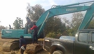 KOBELCO MARK III SK 200 รถบอดี้สวยพร้อมทำงานได้เลยครับ เอกสารเล่มทะเบียนครบ เครื่องเดิมปั๊มเดิมทำงานไม่โหลดเลยครับ ภายในเก๋งสะอาดสวย ไฟฟ้าตัด ภายนอกบูมอาร์มสวยๆ ช่วงล่างเอวแน่น โรลเลอร์โซ่บูทใบแทรกหนาดีประมาณ 60\% สพ็อกเก็ตตัวเดินทำงานได้ดีไม่มีปัญหาเลยครั