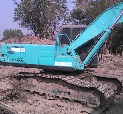 KOBELCO MARK III SK 200 รถบอดี้สวยพร้อมทำงานได้เลยครับ เอกสารเล่มทะเบียนครบ เครื่องเดิมปั๊มเดิมทำงานไม่โหลดเลยครับ ภายในเก๋งสะอาดสวย ไฟฟ้าตัด ภายนอกบูมอาร์มสวยๆ ช่วงล่างเอวแน่น โรลเลอร์โซ่บูทใบแทรกหนาดีประมาณ 60\% สพ็อกเก็ตตัวเดินทำงานได้ดีไม่มีปัญหาเลยครั