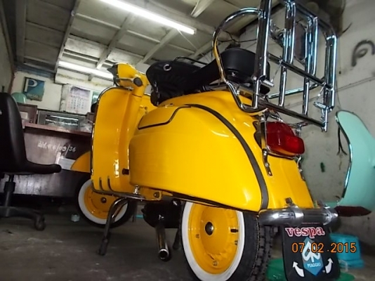 เอเซียเวสป้า---->>จัดส่งรถvespa Sprintให้คุณเอก แม่กลอง เรียบร้อย07/02/2558
