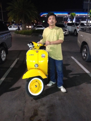 เอเซียเวสป้า---->>จัดส่งรถvespa Sprintให้คุณเอก แม่กลอง เรียบร้อย07/02/2558