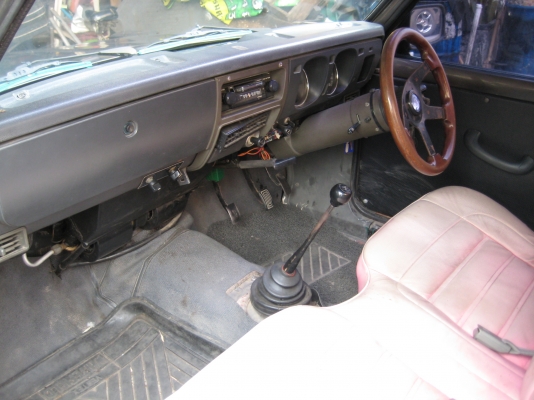 ขายมาสด้า แฟมีเลีย 1400 5เกียร์ แอร์เย็น ช่วงล่างดี เครื่องวิ่งน้อย เกียร์แน่น ๆ