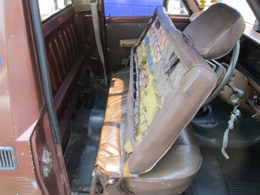 เฮียเชนต์เกาะช้างจังหวัดตราดครับ  ชุดโอนมาแลัวครับ  จดได้ทุกจังหวัด  ผมใช้อยู่ทุกวันครับ รูปเยอะดูได้ทุกจุด น้ำมันโซล่า เครื่องดีมาก  ครัชชีสวยตลอดเส้น  ช่วงล่างดี  เบรค  ครัชดีครับ