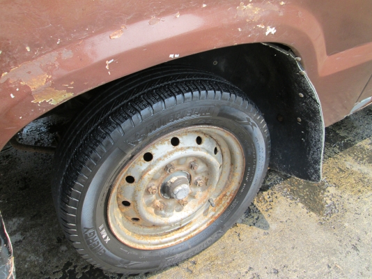 เฮียเชนต์เกาะช้างจังหวัดตราดครับ  ชุดโอนมาแลัวครับ  จดได้ทุกจังหวัด  ผมใช้อยู่ทุกวันครับ รูปเยอะดูได้ทุกจุด น้ำมันโซล่า เครื่องดีมาก  ครัชชีสวยตลอดเส้น  ช่วงล่างดี  เบรค  ครัชดีครับ