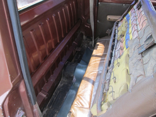 เฮียเชนต์เกาะช้างจังหวัดตราดครับ  ชุดโอนมาแลัวครับ  จดได้ทุกจังหวัด  ผมใช้อยู่ทุกวันครับ รูปเยอะดูได้ทุกจุด น้ำมันโซล่า เครื่องดีมาก  ครัชชีสวยตลอดเส้น  ช่วงล่างดี  เบรค  ครัชดีครับ