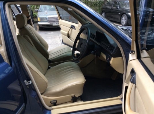 ขายรถBenz 300E ปี90 เครื่อง 1JZ-VVT-i เกียร์ออโต้ เพาเวอร์ ไฟฟ้าทั้งคัน ภายในสวยเดิมมากๆสะอาด ลายไม้สวยๆ ตัวถังเดิมบางทั้งคันไม่มีชน แม็กเดิมๆ รถสวยขับดีมากพร้อมใช้ครับ