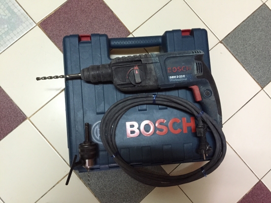 ขายสว่านไฟฟ้าระบบโรตารี่เจาะกระแทกปูนยี่ห้อBOSCHสภาพสวยๆพร้อมกล่องและอุปกรณ์