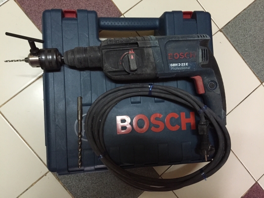 ขายสว่านไฟฟ้าระบบโรตารี่เจาะกระแทกปูนยี่ห้อBOSCHสภาพสวยๆพร้อมกล่องและอุปกรณ์