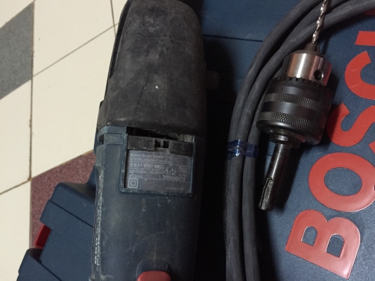 ขายสว่านไฟฟ้าระบบโรตารี่เจาะกระแทกปูนยี่ห้อBOSCHสภาพสวยๆพร้อมกล่องและอุปกรณ์