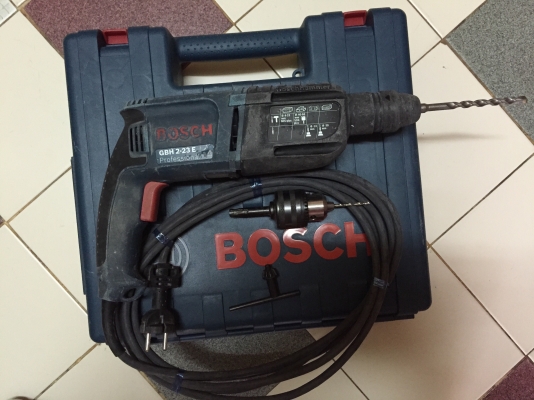 ขายสว่านไฟฟ้าระบบโรตารี่เจาะกระแทกปูนยี่ห้อBOSCHสภาพสวยๆพร้อมกล่องและอุปกรณ์