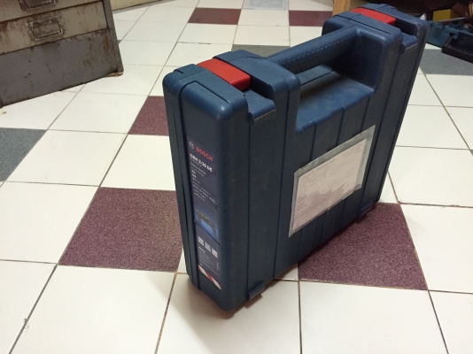 ขายสว่านไฟฟ้าระบบโรตารี่เจาะกระแทกปูนยี่ห้อBOSCHสภาพสวยๆพร้อมกล่องและอุปกรณ์