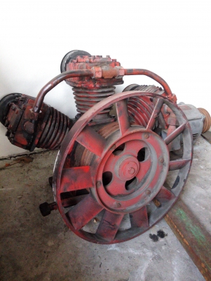 ขายหัวปั๊มลมสามสูบ 10 แรง 081-3535-948