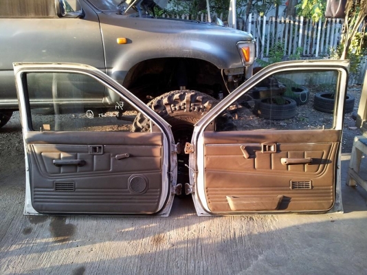 ขายประตูมือหมุน Datsan japan แผงในน้ำตาลสวยไม่ขาด