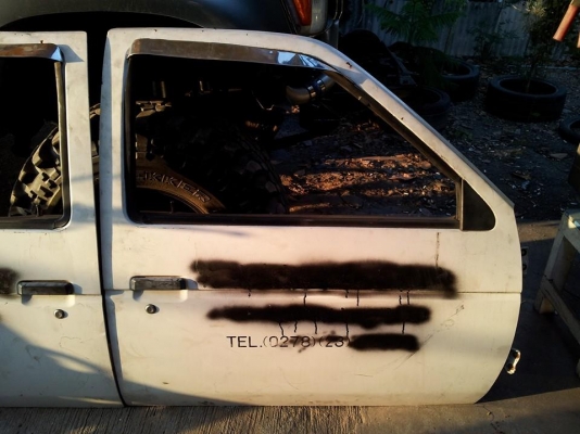 ขายประตูมือหมุน Datsan japan แผงในน้ำตาลสวยไม่ขาด