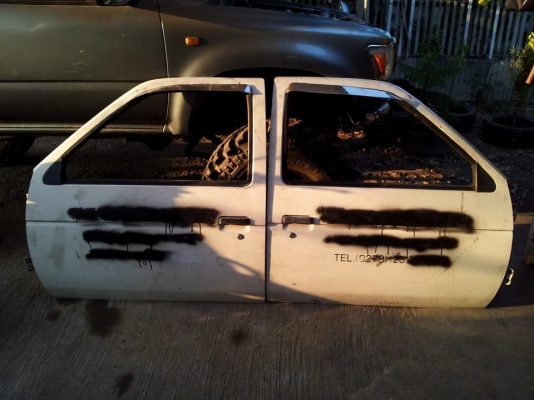 ขายประตูมือหมุน Datsan japan แผงในน้ำตาลสวยไม่ขาด