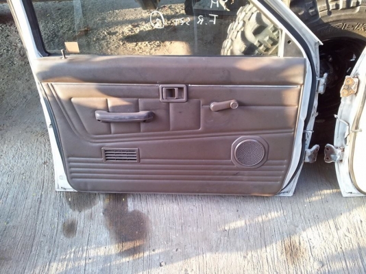 ขายประตูมือหมุน Datsan japan แผงในน้ำตาลสวยไม่ขาด