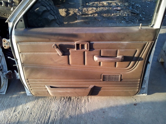 ขายประตูมือหมุน Datsan japan แผงในน้ำตาลสวยไม่ขาด