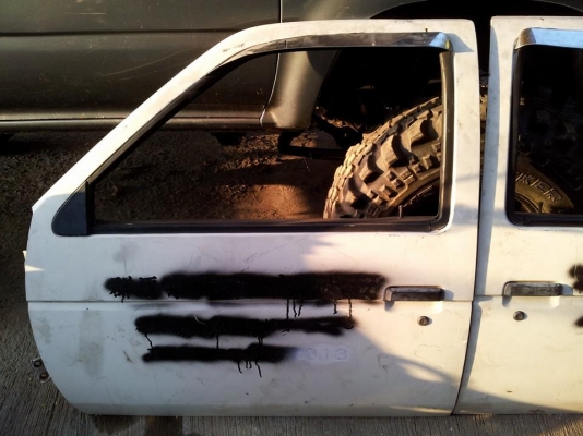 ขายประตูมือหมุน Datsan japan แผงในน้ำตาลสวยไม่ขาด