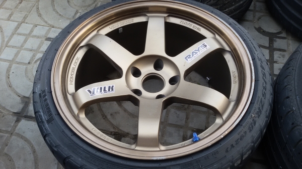 ขายล้อขอบ18 5รู114พร้อมยางชุดละ18500