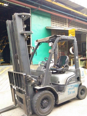 ฝากขายครับ รถยกนิสสัน 2.0 ตัน เสาสูง 6 เมตร เครื่องดีเซล เกียร์ออโต้