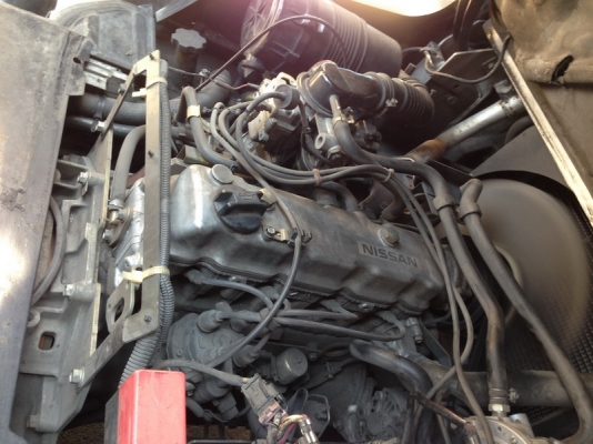 รถยกนิสสัน รุ่นรองล่าสุด น้ำหนักยก 2.5  ตัน เสาสูง 4 เมตร เครื่องเบนซินติดแก๊ส เกียร์ออโต้ งายาว 1.50 เมตร