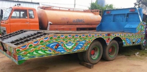 ISUZU TX 145 HP 6BB1 รถหัวยาวสิบล้อเพลาเดียว เทรลเลอร์ท้ายลาดมีหางพับไฮดรอลิกส์ขึ้นรถเกี่ยวข้าวและขึ้นรถแบ็คโฮร PC 200 ได้เลยครับไม่มีปัญหา แล็ปลายสวยรอบคัน เครื่องแรงดีไม่มีเยิ้ม หัวเก๋งลายสวยภายในเก๋งคอนโซลครบไม่มีผุ ช่วงล่างใหญ่เพลาเดียวของ FUSO คัชซีไ