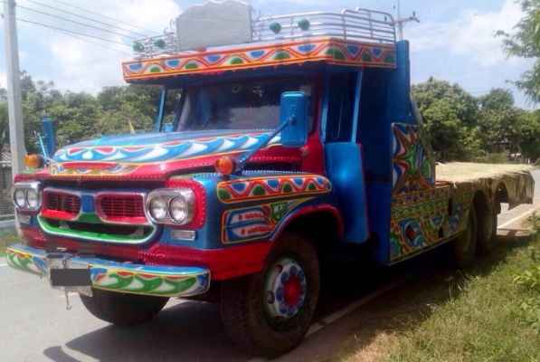 ISUZU TX 145 HP 6BB1 รถหัวยาวสิบล้อเพลาเดียว เทรลเลอร์ท้ายลาดมีหางพับไฮดรอลิกส์ขึ้นรถเกี่ยวข้าวและขึ้นรถแบ็คโฮร PC 200 ได้เลยครับไม่มีปัญหา แล็ปลายสวยรอบคัน เครื่องแรงดีไม่มีเยิ้ม หัวเก๋งลายสวยภายในเก๋งคอนโซลครบไม่มีผุ ช่วงล่างใหญ่เพลาเดียวของ FUSO คัชซีไ