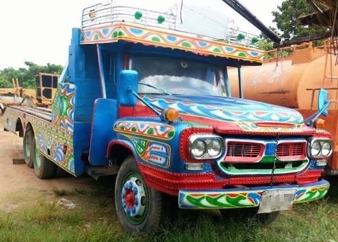 ISUZU TX 145 HP 6BB1 รถหัวยาวสิบล้อเพลาเดียว เทรลเลอร์ท้ายลาดมีหางพับไฮดรอลิกส์ขึ้นรถเกี่ยวข้าวและขึ้นรถแบ็คโฮร PC 200 ได้เลยครับไม่มีปัญหา แล็ปลายสวยรอบคัน เครื่องแรงดีไม่มีเยิ้ม หัวเก๋งลายสวยภายในเก๋งคอนโซลครบไม่มีผุ ช่วงล่างใหญ่เพลาเดียวของ FUSO คัชซีไ