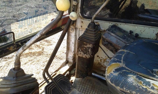 **470,000 บ.ต่อรอง=PC90-6LC**ขายแบคโฮ KOMATSU PC90-6LC บูมยาวพิเศษ เครื่องเดิม ปั้มเดิม ไฟฟ้าครบ คอนโทรลยาว เครื่องแน่น ปั้มแรง ทำงานดีเร็วดี คล่องตัวดี บูมอาร์มดี บุ้งกี๋ดีไม่ผุ เอวดี แน่น ไม่แตกไม่ร้าวครับ ช่วงล่าง 70-80\% โซ่ดียังหนา แทร็กดี เฟรมไม่มีปะ **470,000 บ.ต่อรอง=PC90-6LC**ขายแบคโฮ KOMATSU PC90-6LC บูมยาวพิเศษ เครื่องเดิม ปั้มเดิม ไฟฟ้าครบ คอนโทรลยาว เครื่องแน่น ปั้มแรง ทำงานดีเร็วดี คล่องตัวดี บูมอาร์มดี บุ้งกี๋ดีไม่ผุ เอวดี แน่น ไม่แตกไม่ร้าวครับ ช่วงล่าง 70-80\% โซ่ดียังหนา แทร็กดี เฟรมไม่มีปะ