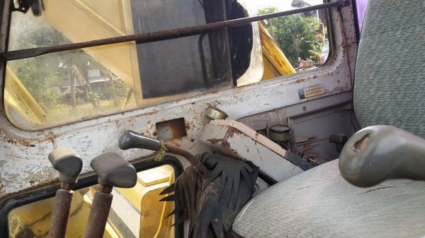 ขายรถขุดโกเบลโก้ sk200-3 มาร์คทรี บูมดี ใช้งานได้ เอกสารอินวอยซ์ ไฟฟ้าตัด