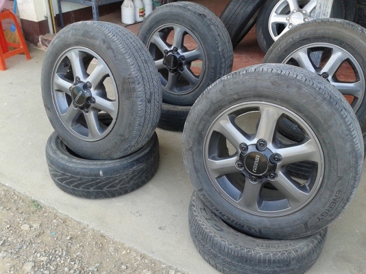 ดีแม็กรมดำ ขอบ 16 พร้อมยาง 215/60/16 สวยๆ ดอกเยอะ